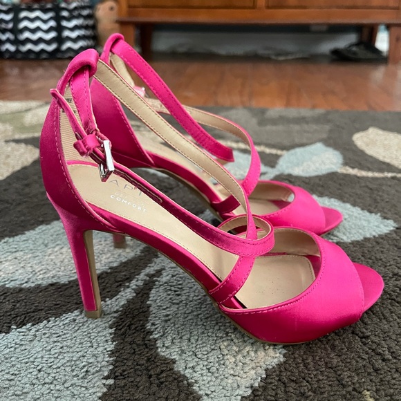 Pink high heels - Picture 4 of 10